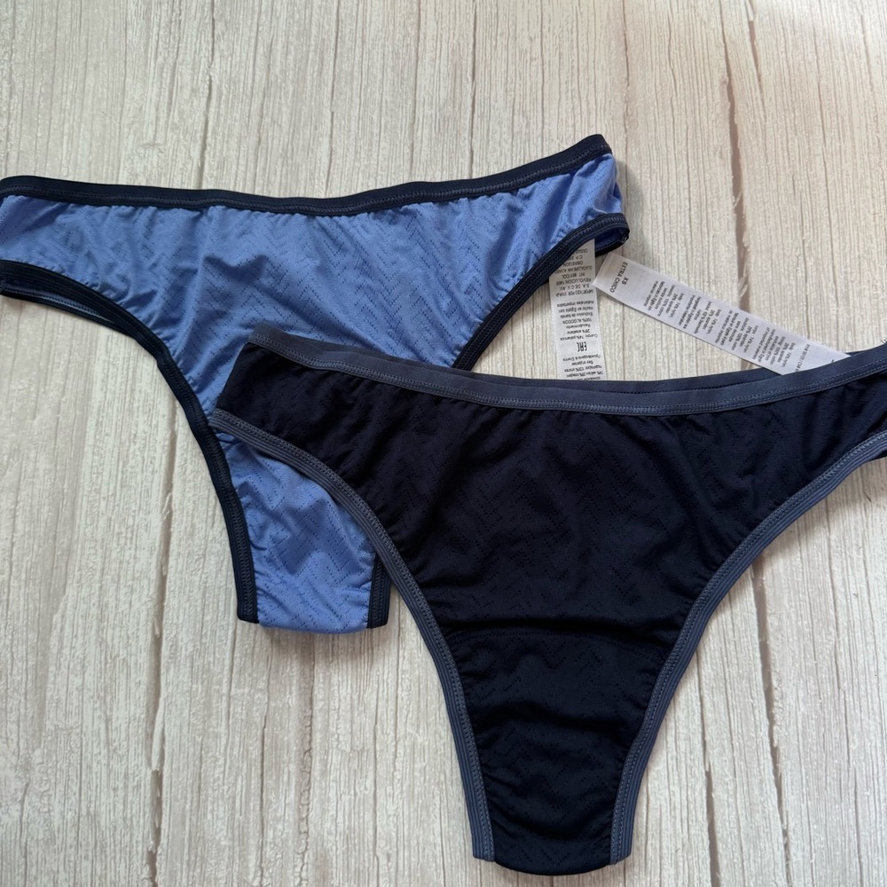 MoveCalm™ Assorted Natural Rise Thongs Hanky Panky